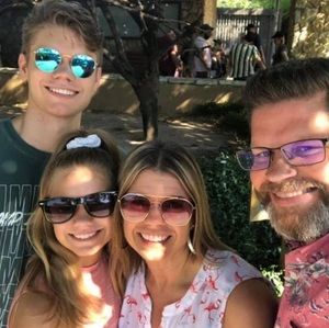 Meet your Posher, Makade